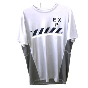 Express T-shirt with breathable fabric.